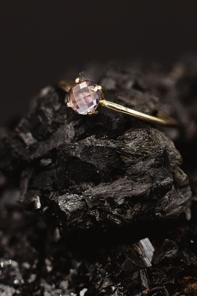 Amethyst Ring lila in 585 Gelbgold