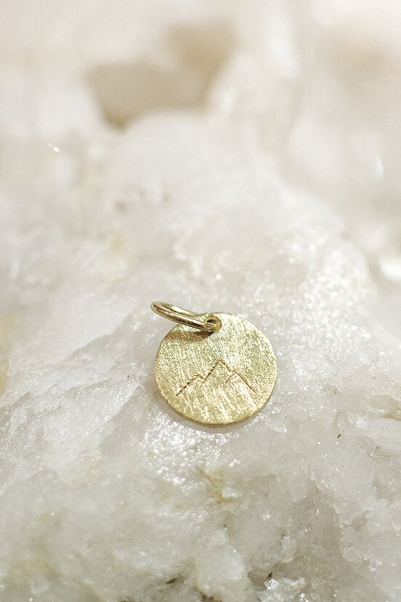 Berg Plate Anhänger in 585 Gelbgold