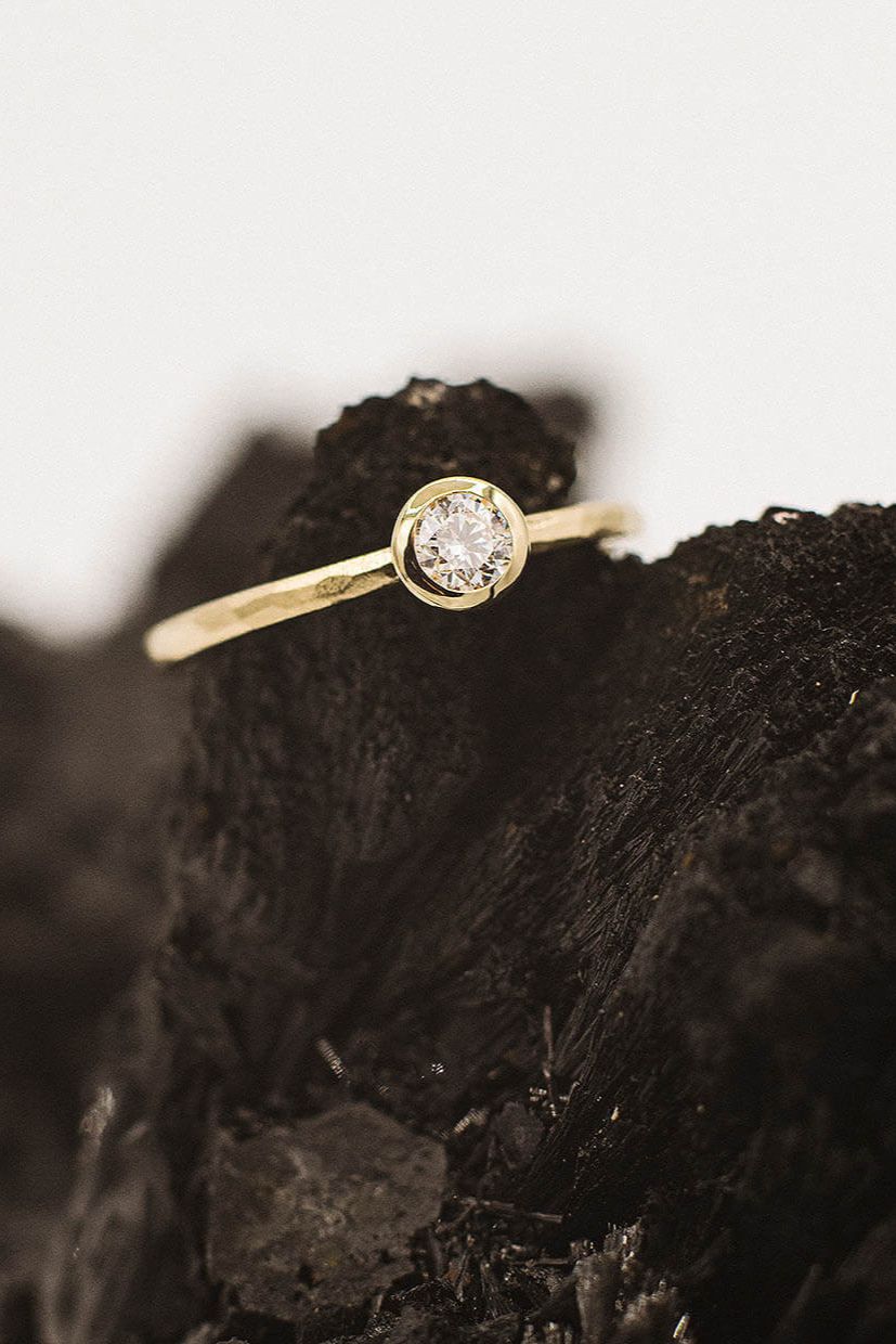 Edgy Brillant Ring 0.15ct in 585 Gelbgold von Goldcircus