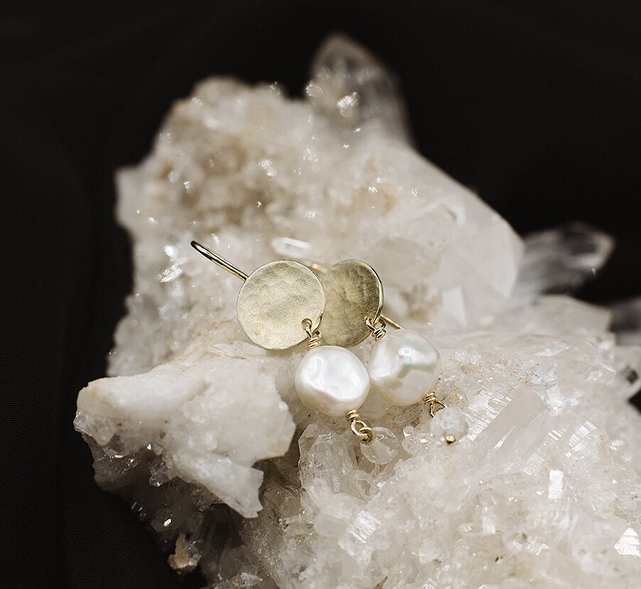 Goldcircus-Plate-Suesswasserperlen-Bergkristall-Ohrringe-585Gelbgold