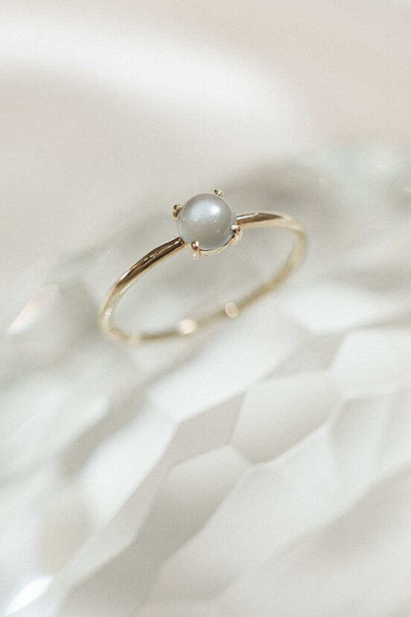 Labradorith Ring mit Krappenfassung in 585 Gelbgold