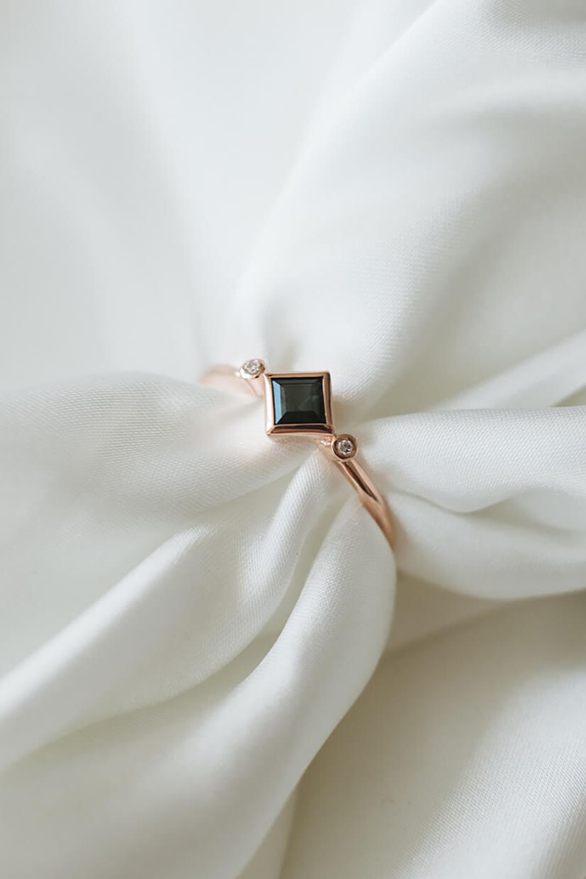 Square Turmalin Ring 0,02 ct von GOLDCIRCUS