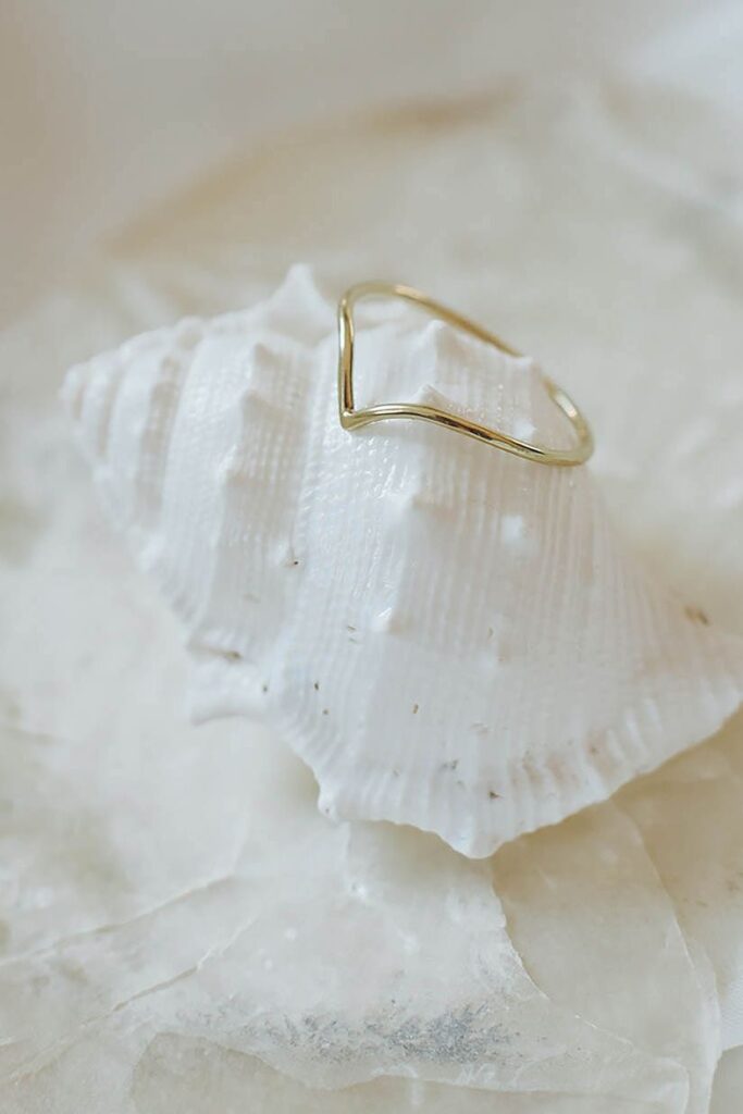 V Ring in 585 Gelbgold von Goldcircus