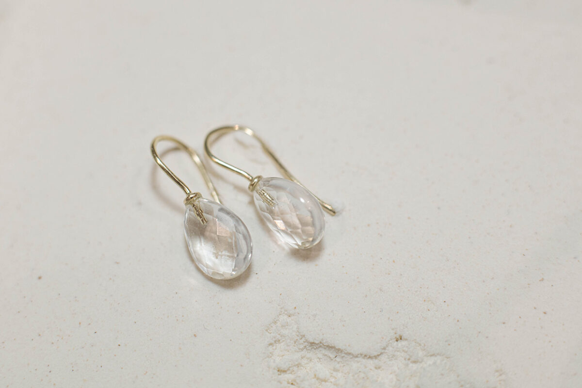 Goldcircus-Jewelry-585Gelbgold-Buegelohrring-Edelstein-Bergkristall-facettiert-1