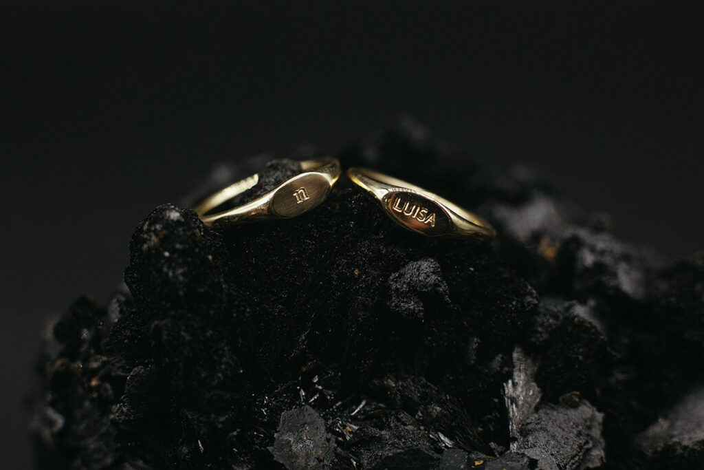 Goldcircus-Jewelry-585Gelbgold-Siegelring-modern-kleiner-Siegelring-Siegelring-Damen-6