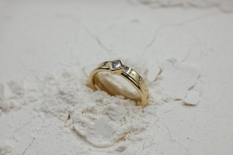 Goldcircus-Jewelry-585Gelbgold-flacher-Goldring-Sparkle-Sterne-1