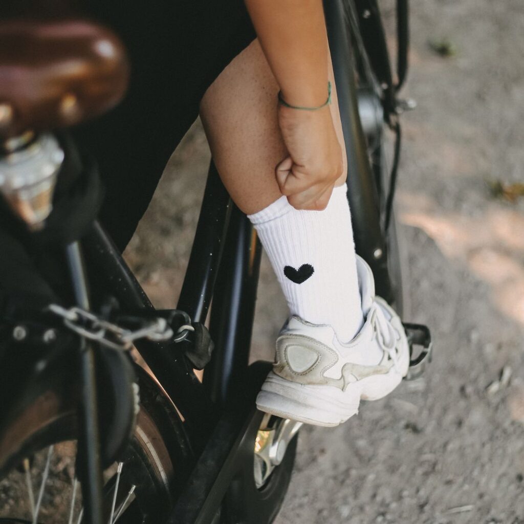 Socken mit kleinem schwarzen Herz hinten