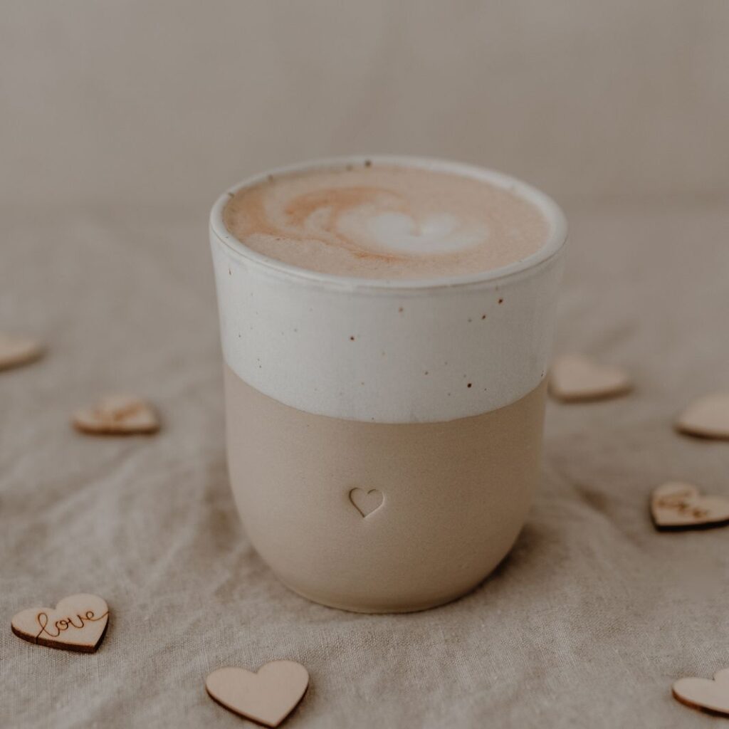 Kaffeebecher zweifarbig mit Herz