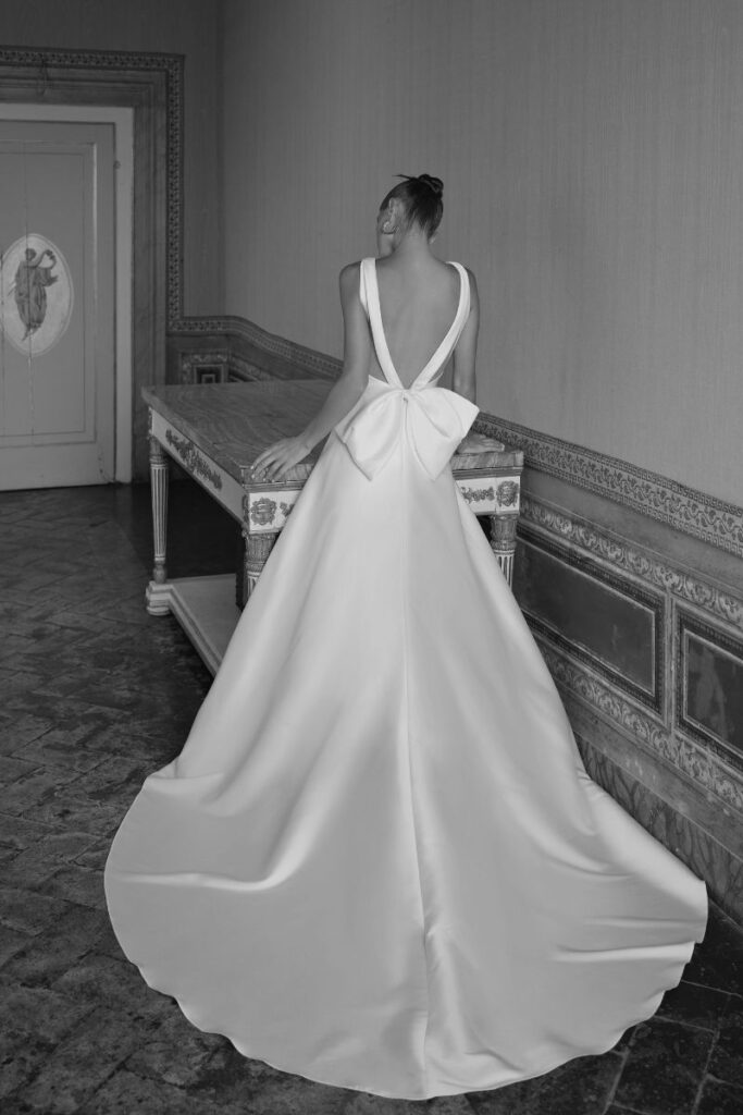 Dovi: Kleid mit großer Masche - Modeca